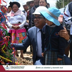 ALCALDE DISTRITAL DE  HUAMANCACA CHICO, COLOCA PRIMERA PIEDRA DE LA OBRA, MEJORAMIENTO Y AMPLIACIÓN DEL SERVICIO DE AGUA POTABLE URBANO EN EL JR. MARÍA PARADO DE BELLIDO