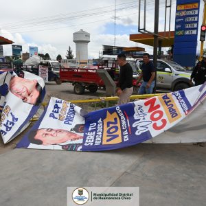 🧹 ¡DISTRITO LIMPIO Y ORDENADO! Fiscalización retira propaganda excesiva de los postes en Huamancaca Chico 🚫✨
